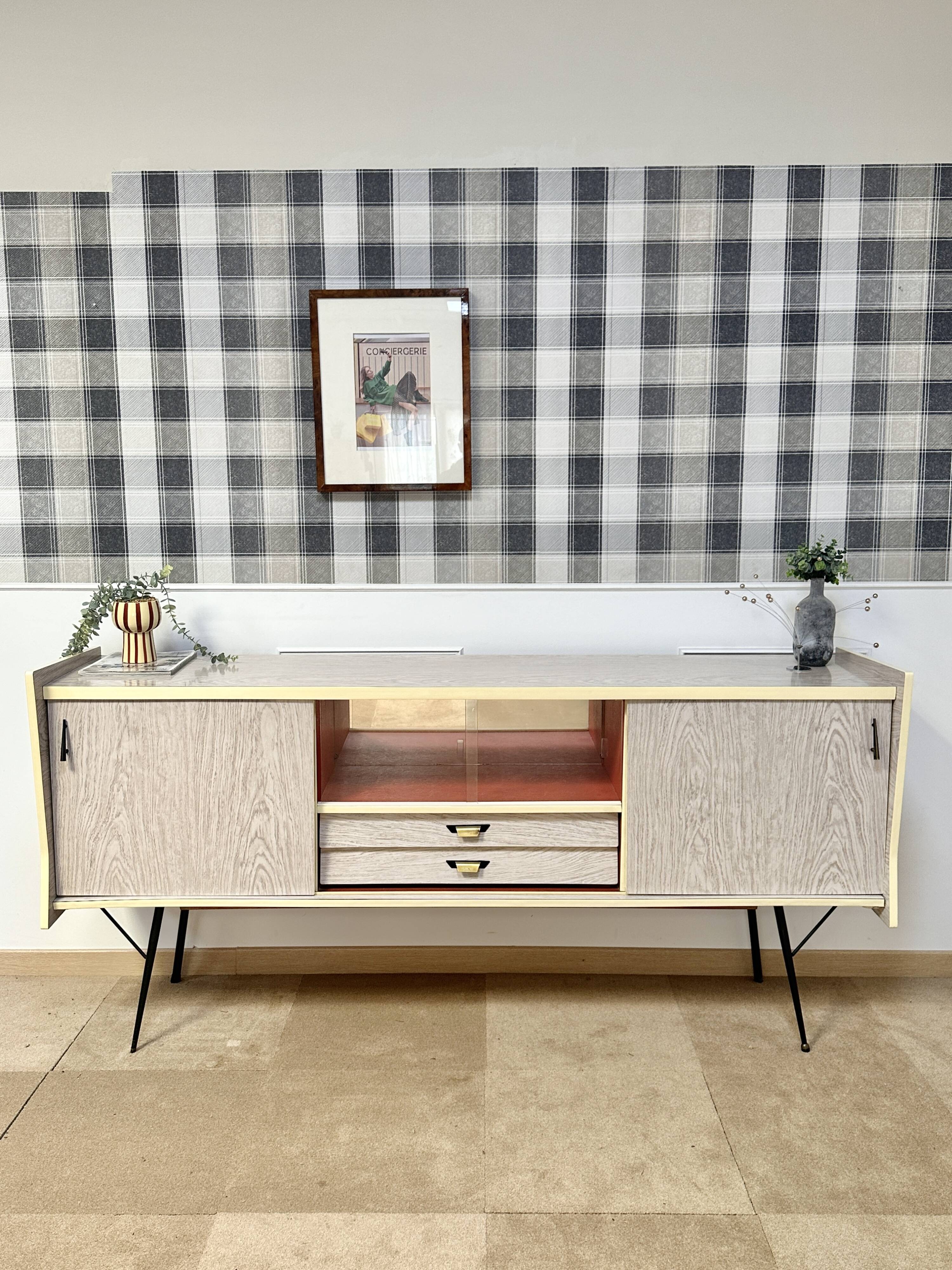 Formica Compass Foot Row