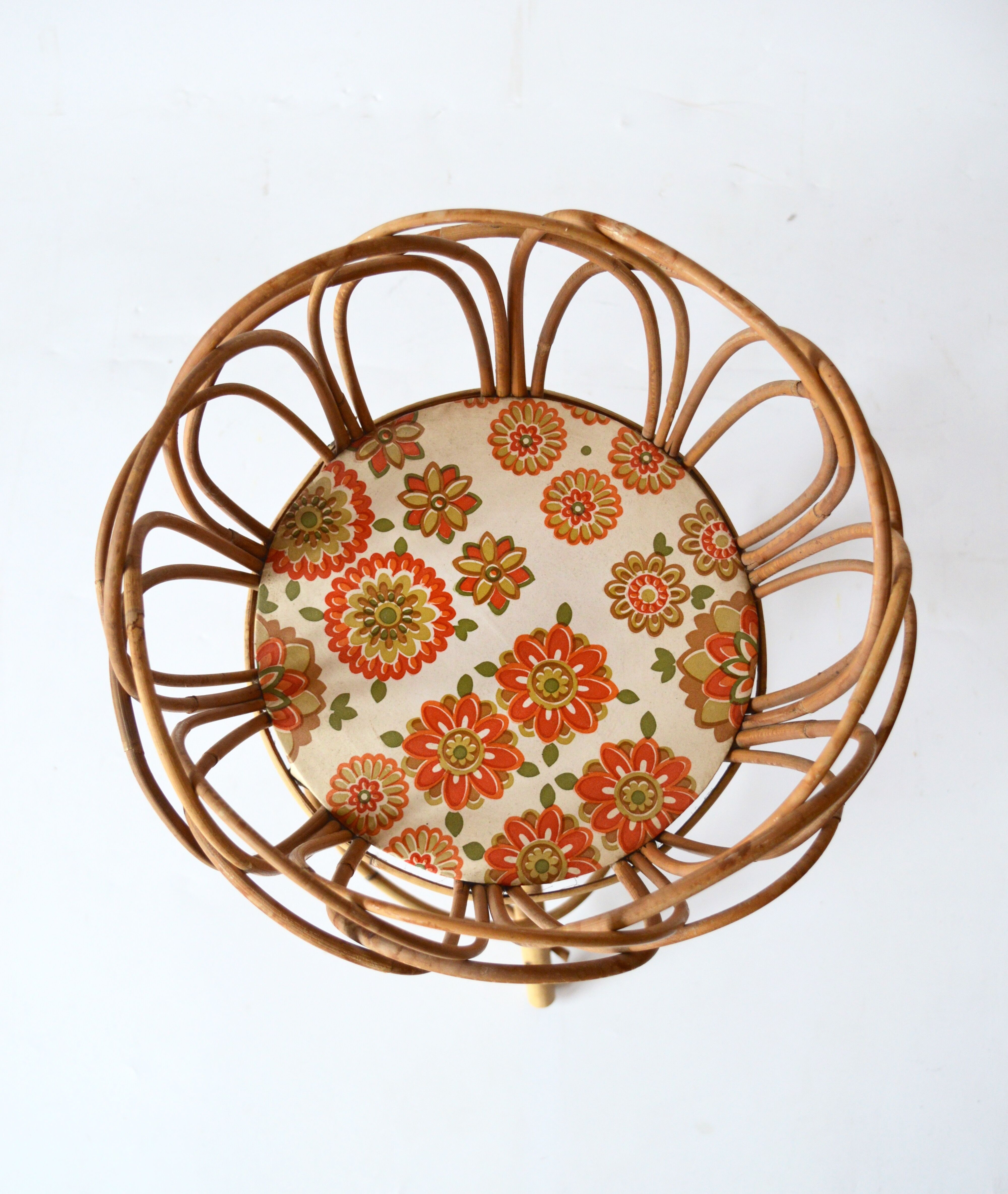 Rattan plant holder