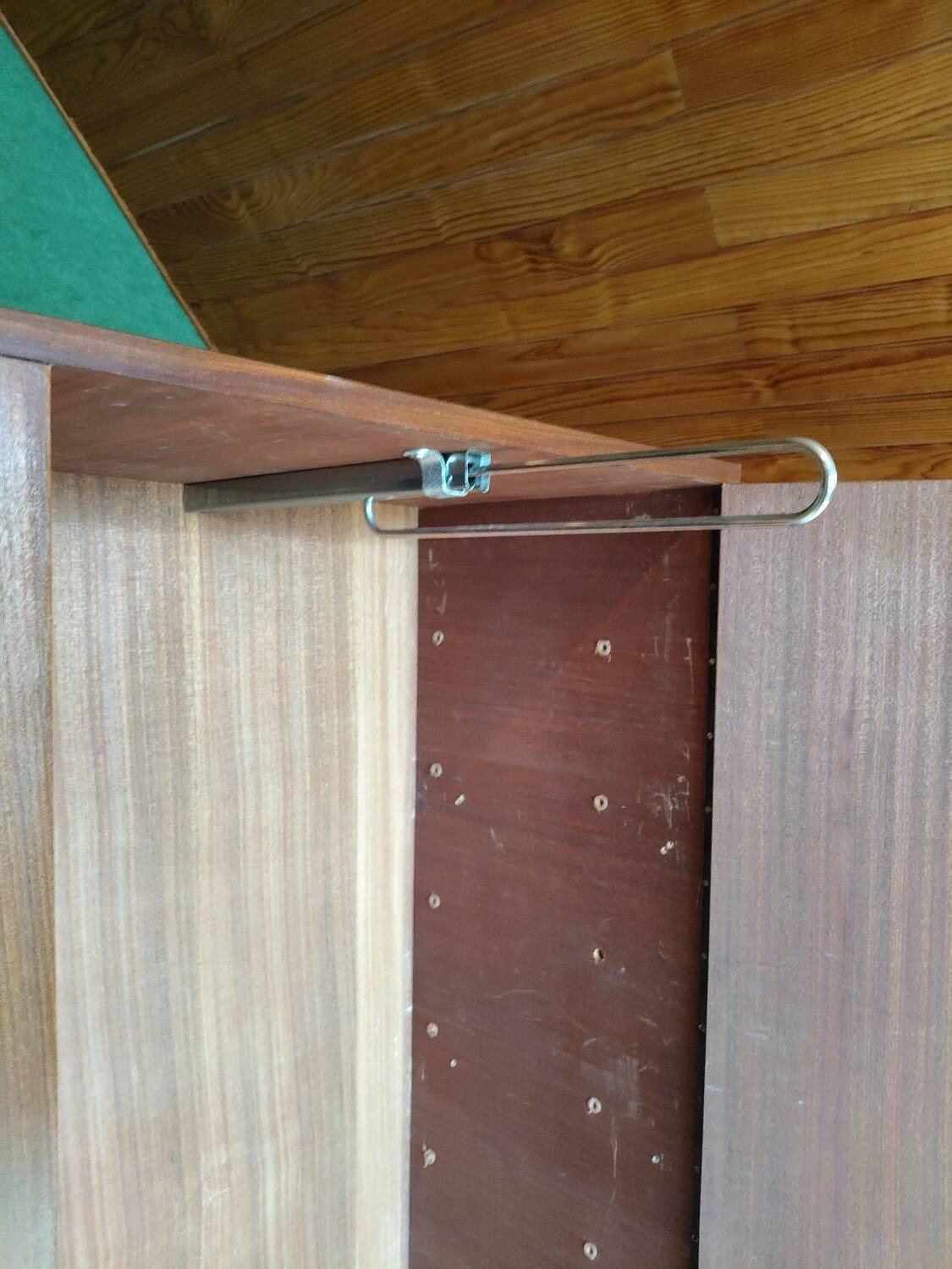 Armoire vintage scandinave en bois – penderie et étagères – années 60