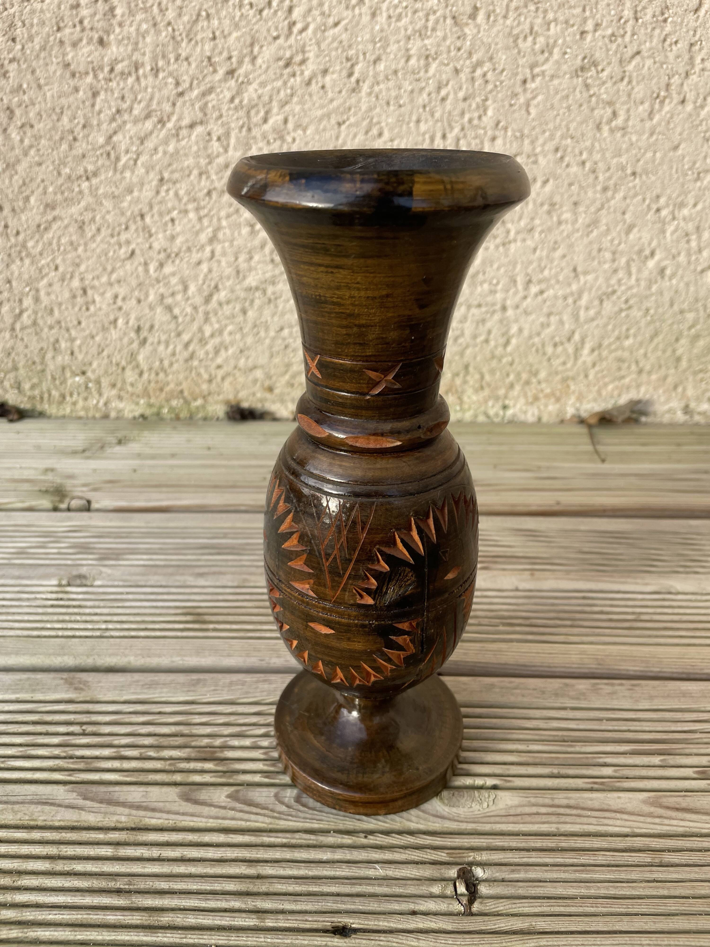 Set of 17 decorative items