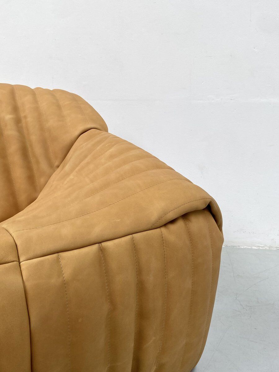Sandra chair in camel leather by Annie Hiéronimus for Cinna/Ligne Roset.
