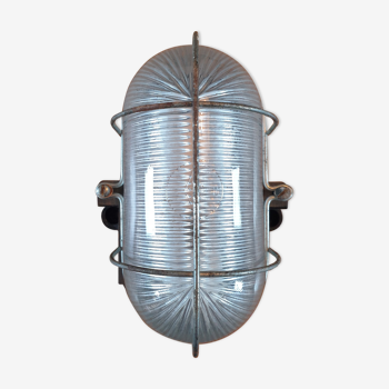 Industrial wall lamp