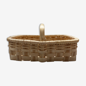 Vintage flat basket with handle