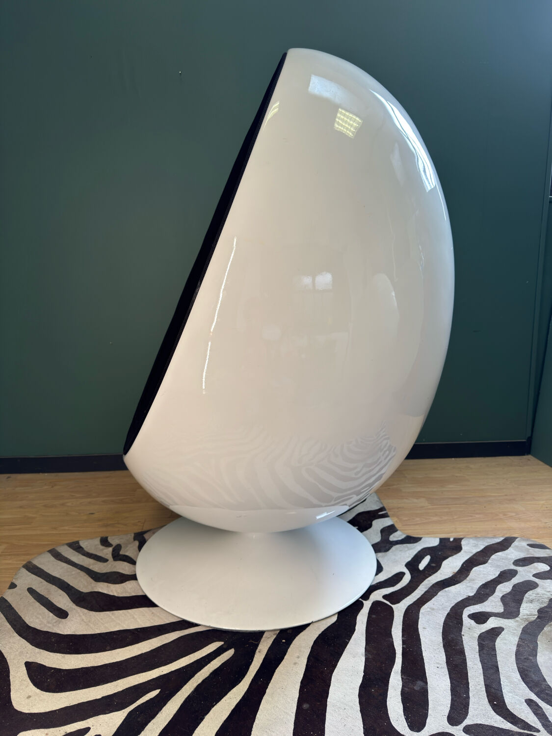 Egg chair
