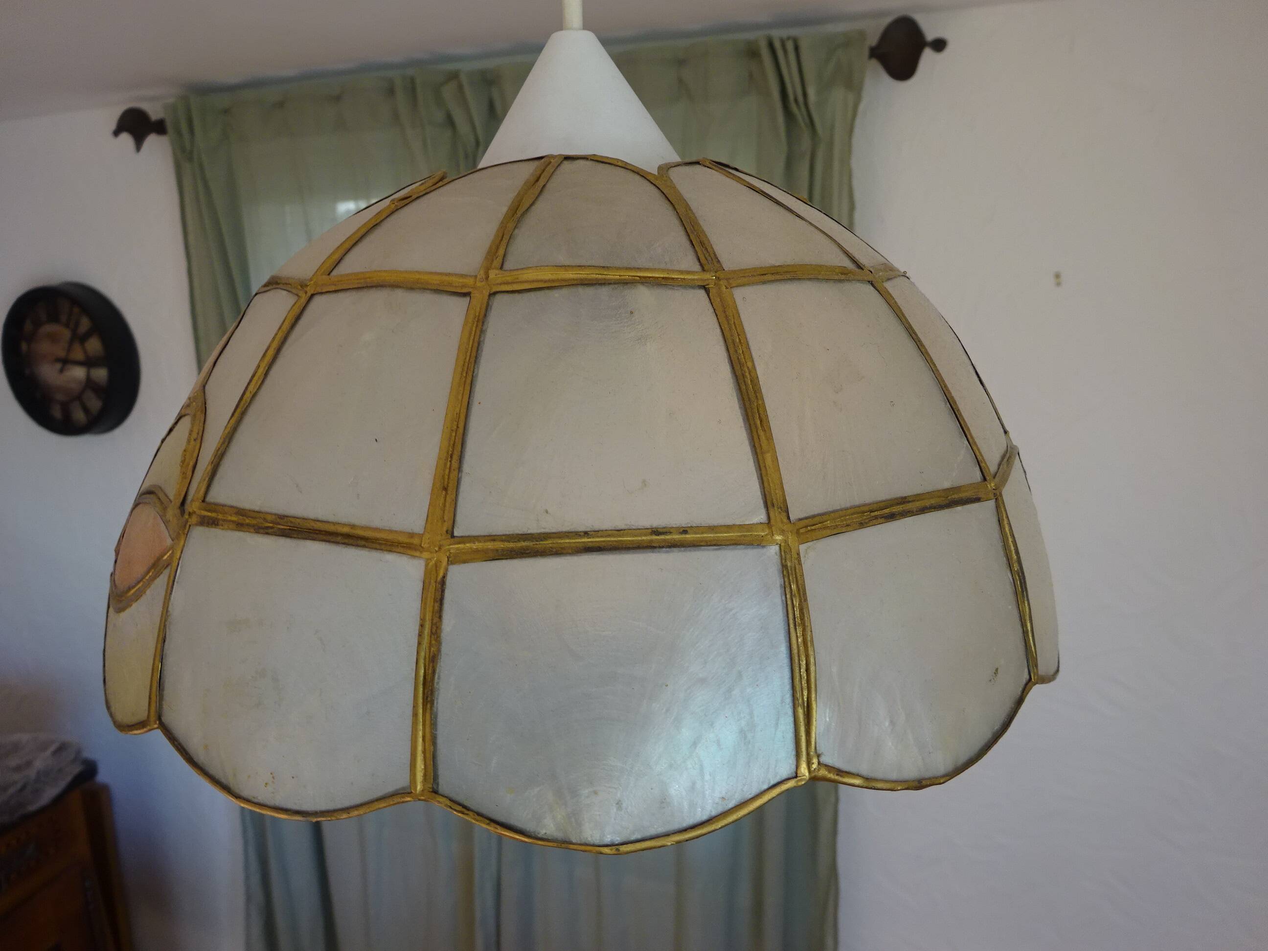 Lustre vintage en nacre et laiton