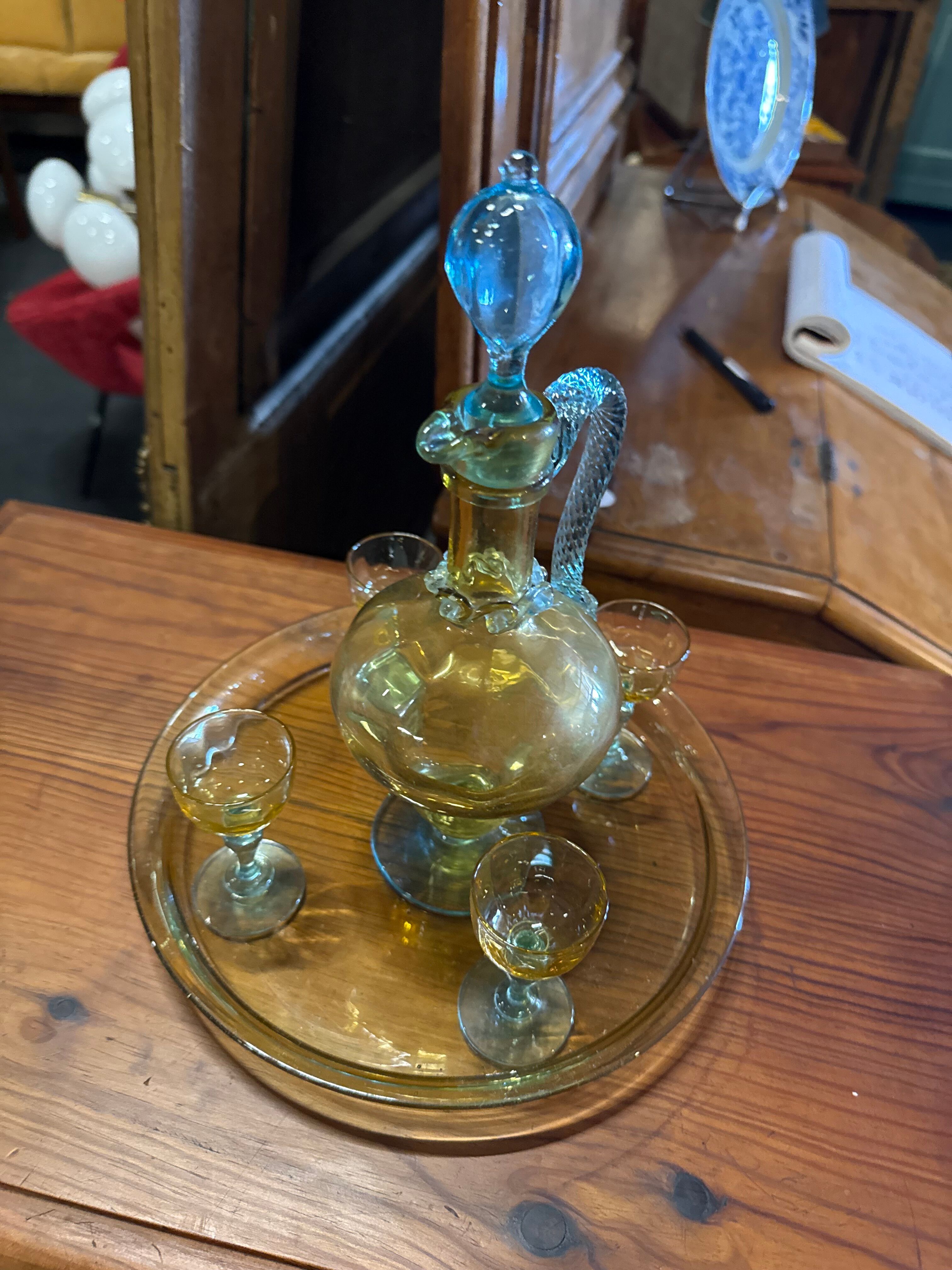 Liqueur service