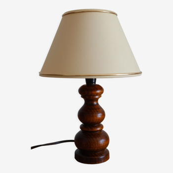 Lampe à poser vintage en bois tourné et abat-jour en tissu