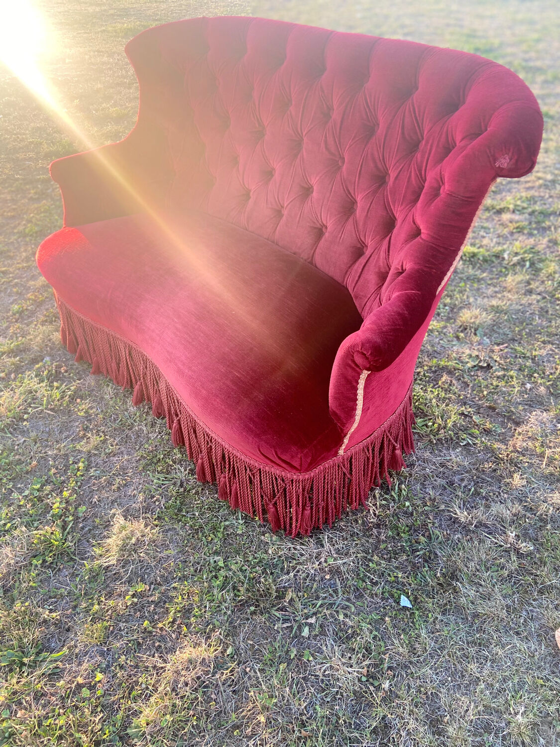 Small old Napoleon III toad sofa in red velvet