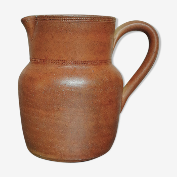 Bonny sandstone pitcher