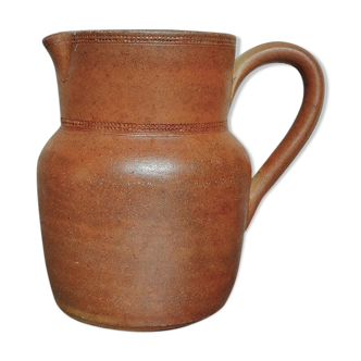 Bonny sandstone pitcher