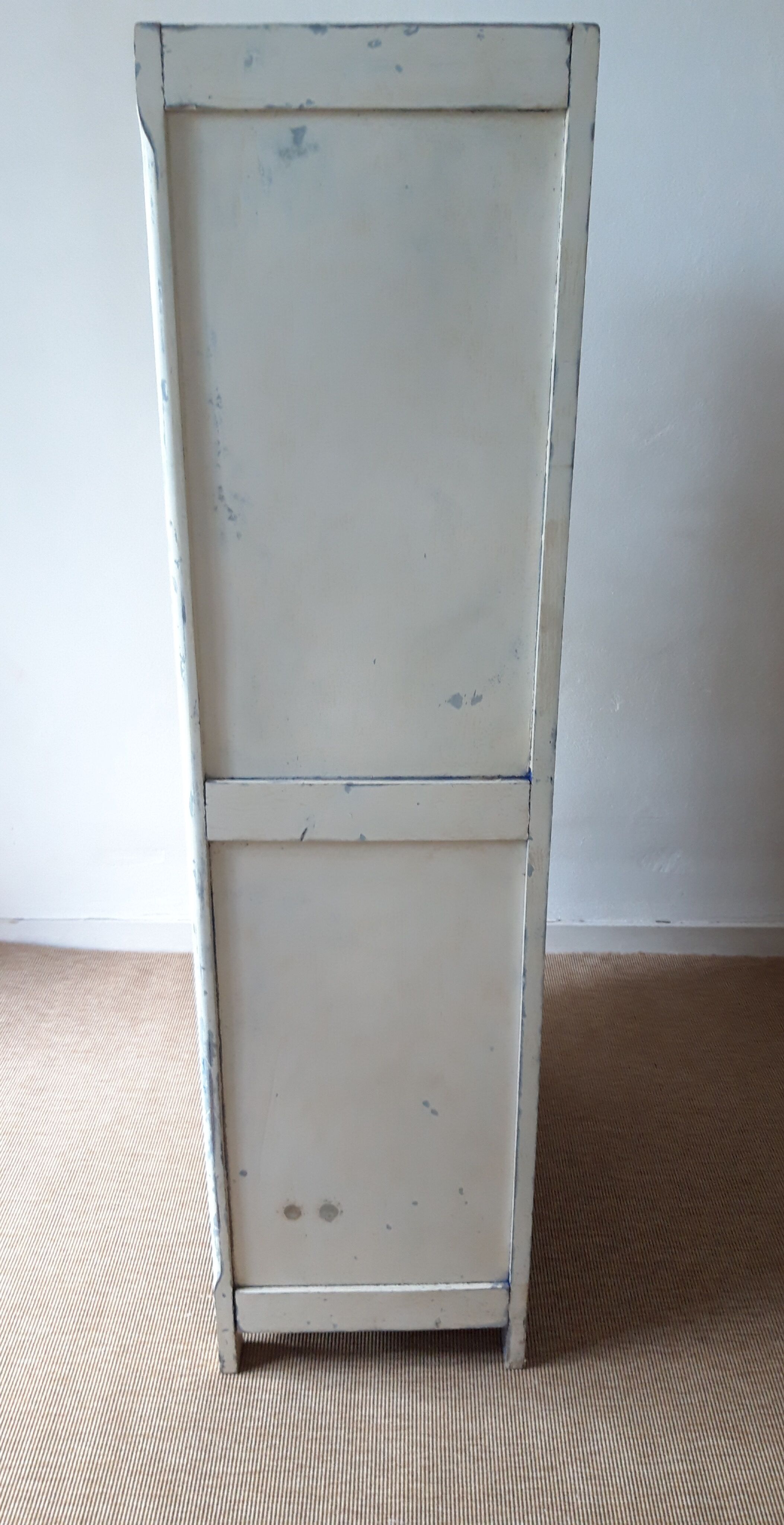 Parisian bonnetière cabinet