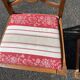 Paire de chaises anciennes bois noyer rosace coussin rayé rouge