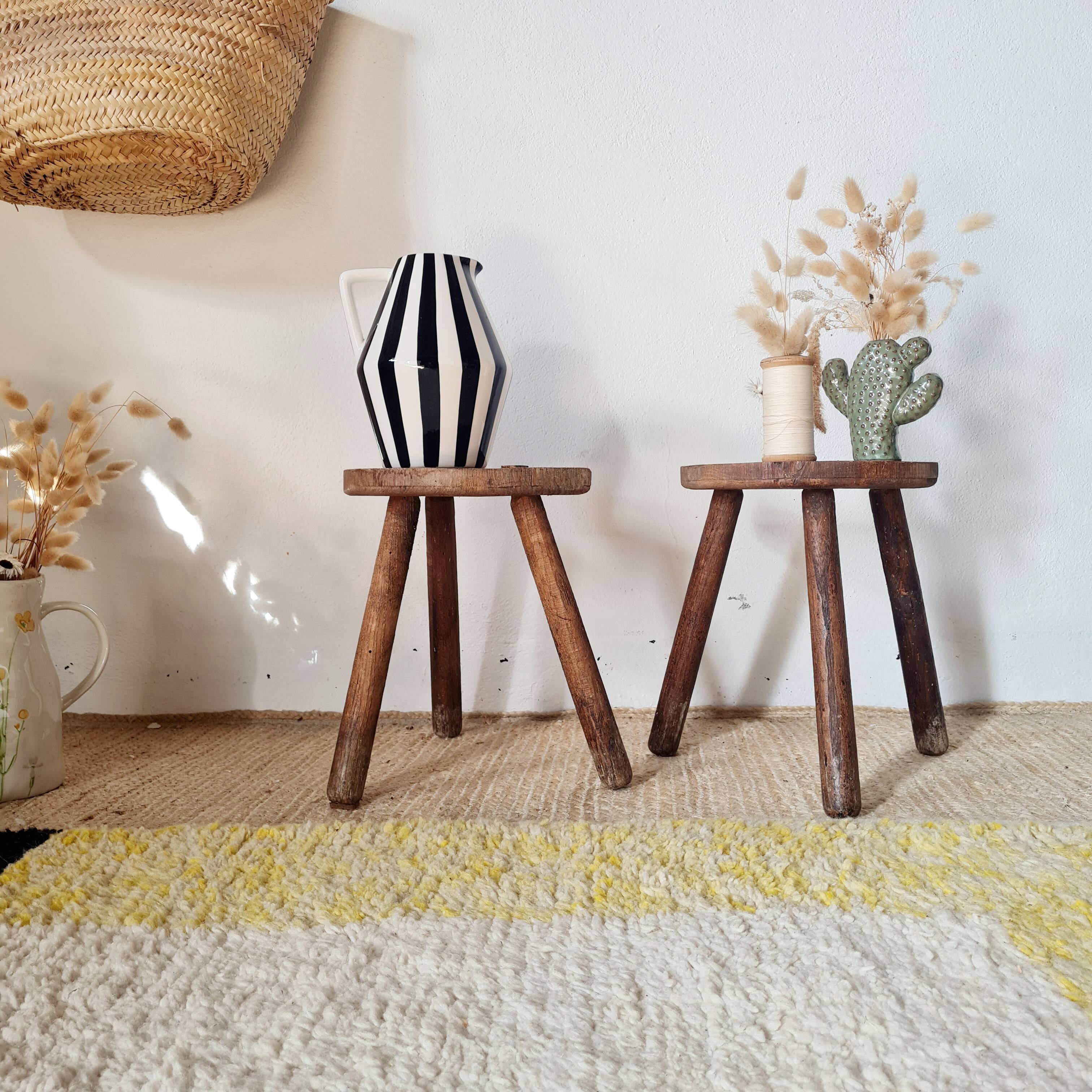 Vintage tripod stool in brutalist wood - folk art
