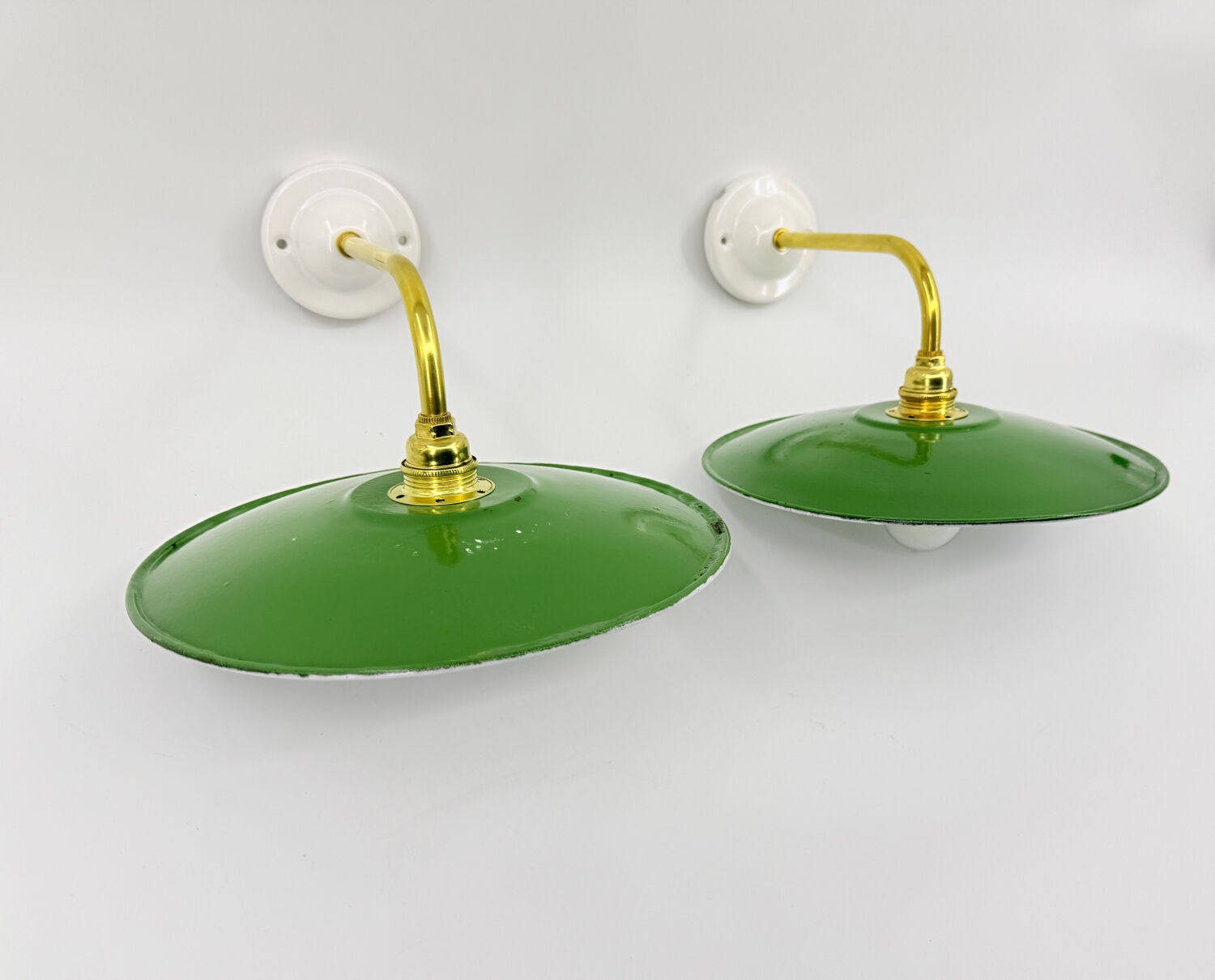 Enamelled sheet metal wall lights