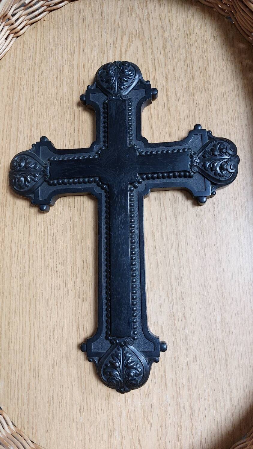 Croix murale bois noire