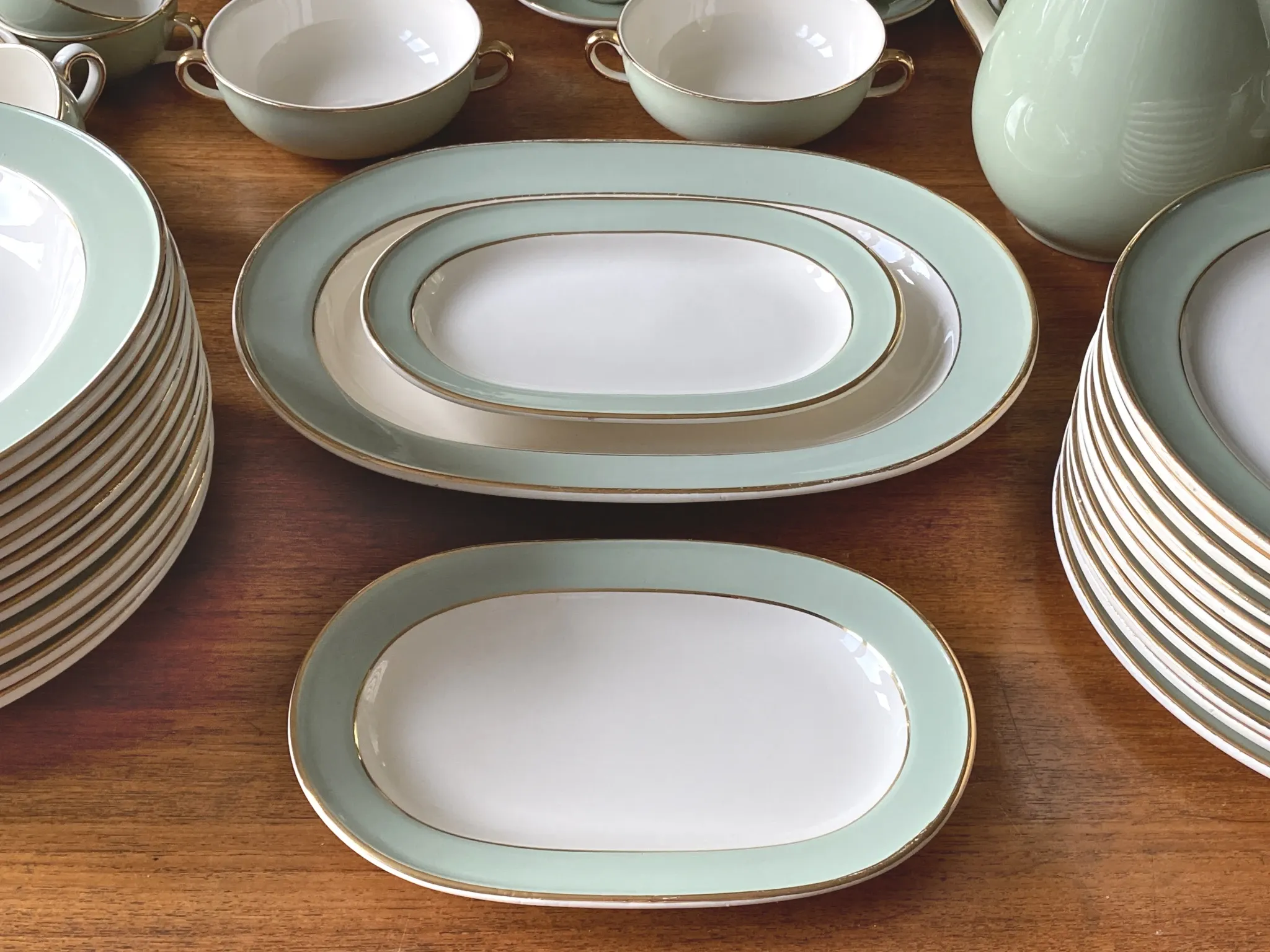 Villeroy & Boch table service in celadon green and ivory - 102 pieces