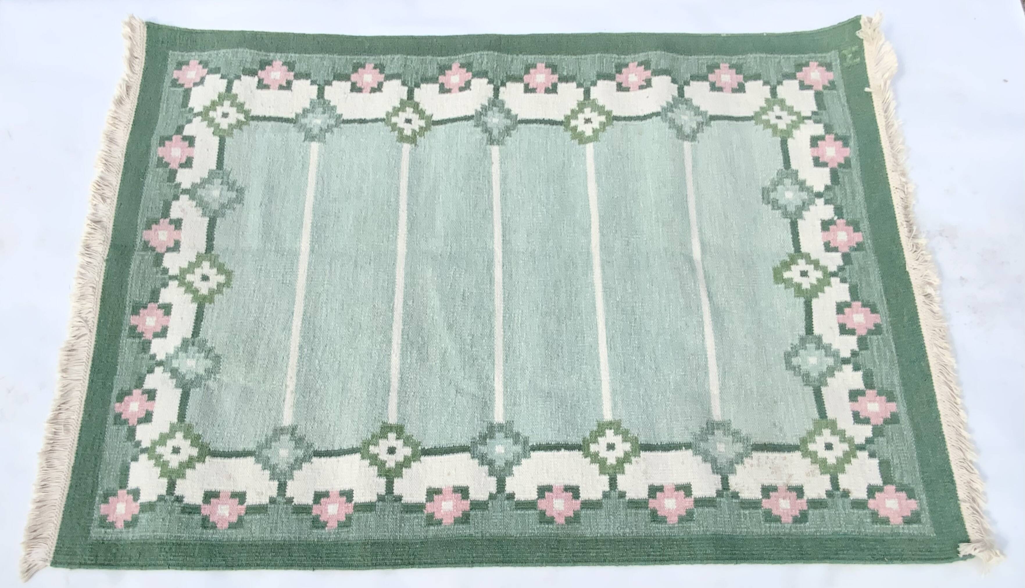 Swedish Green Wool Rug Flat-Weave Kilim Rölakan Rug Signed “M” 1960s