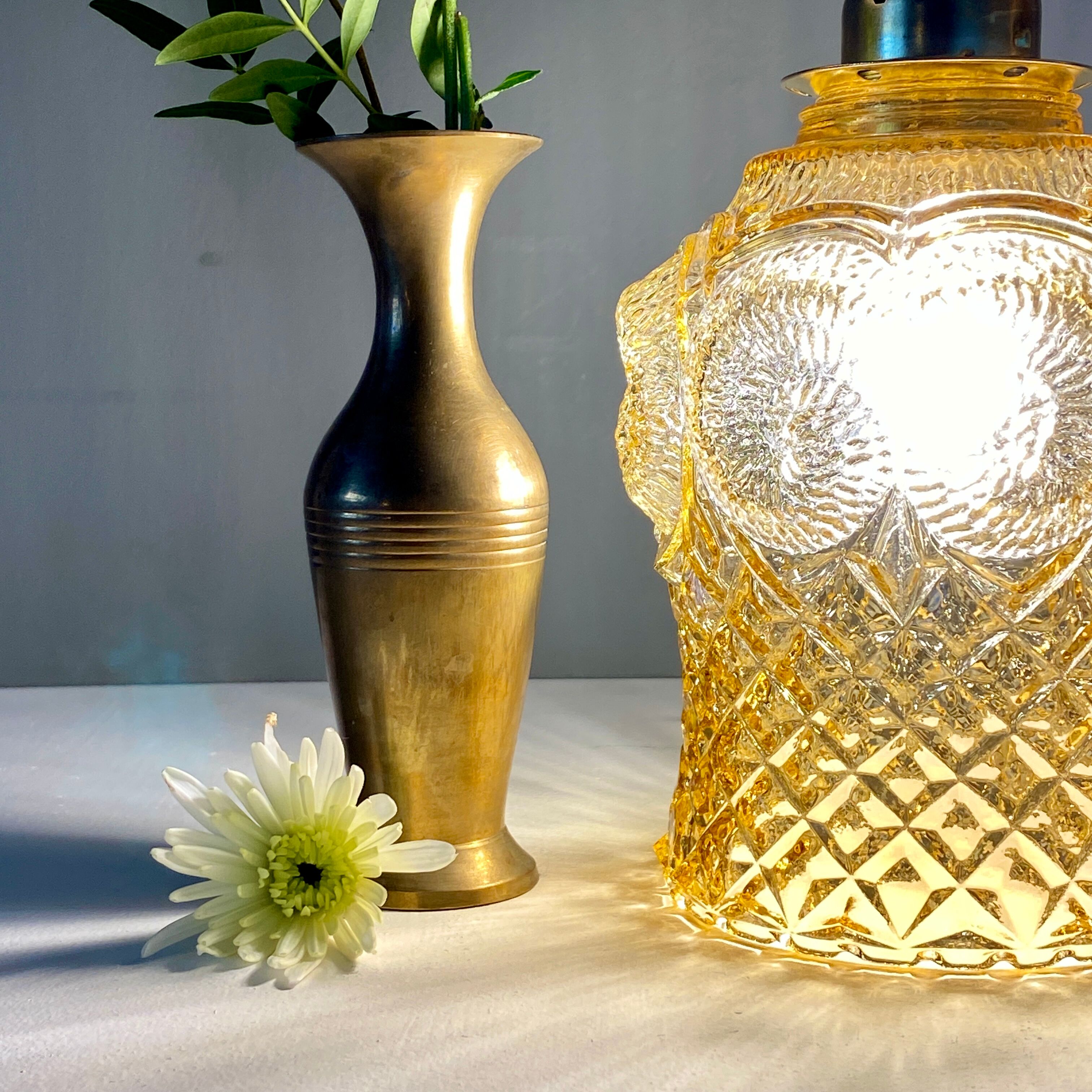 Vintage amber glass tulip ride
