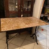 Pink marble bistrot table
