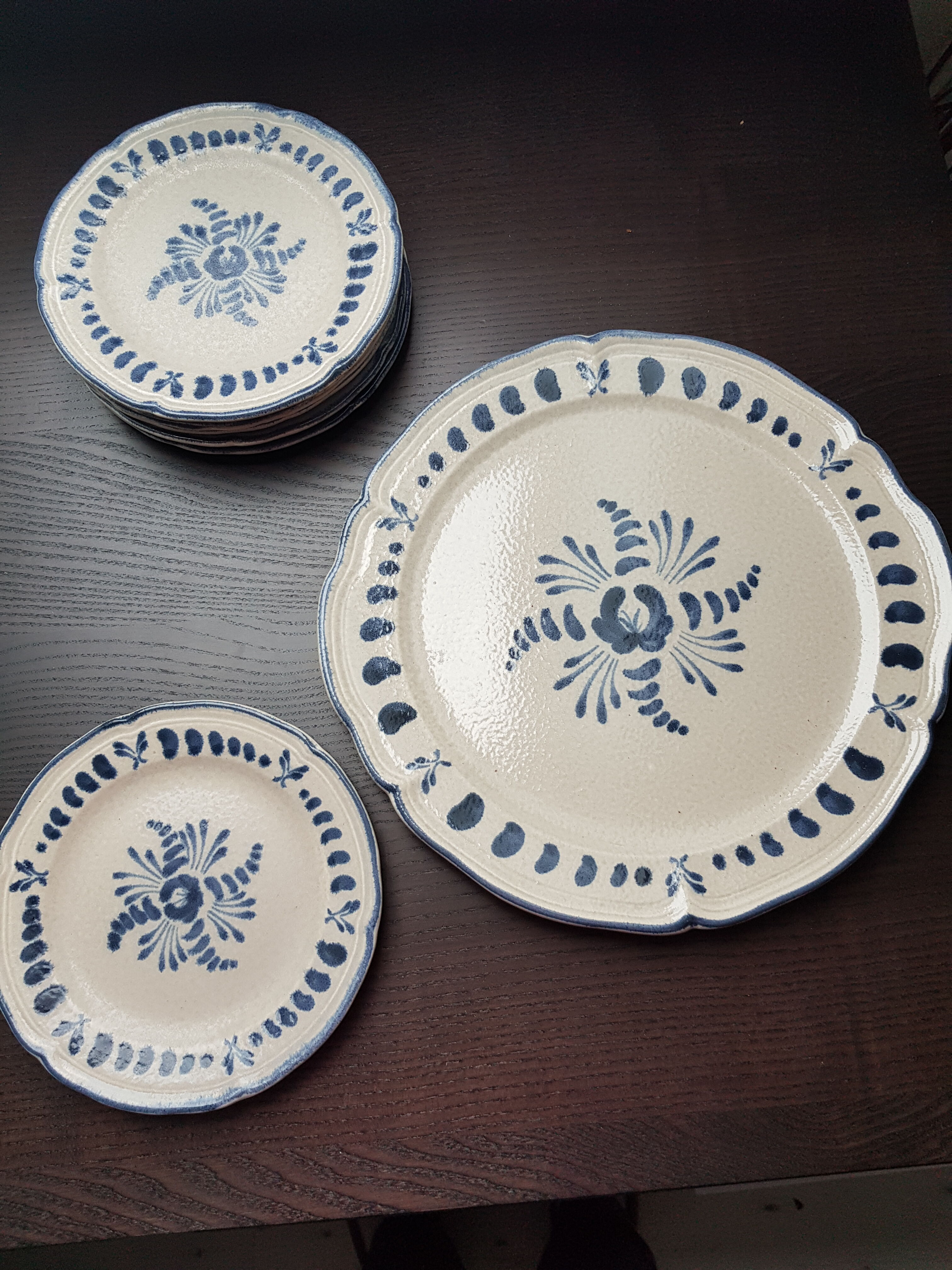 Breton plates with dish
