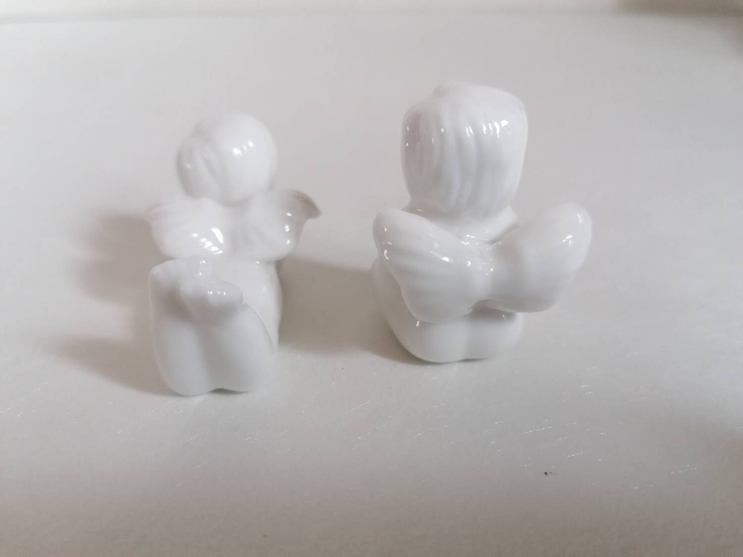 Lot 6 knife holders and 6 porcelain place markers putti angels