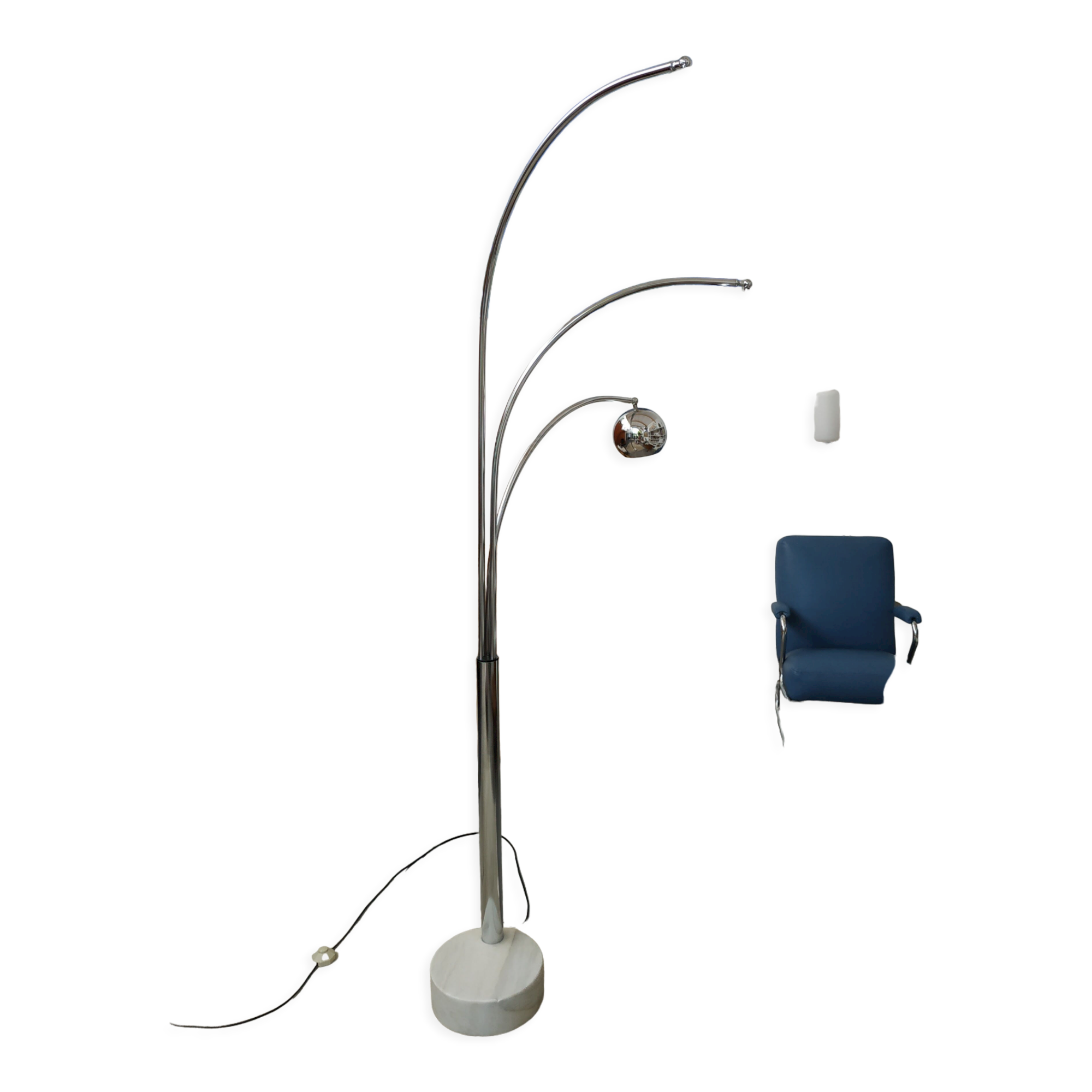 Floor lamp "Lily of the valley" by G. Reggiani in chromed metal 70s