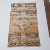 Hand-made wool distressed rug 92x52cm