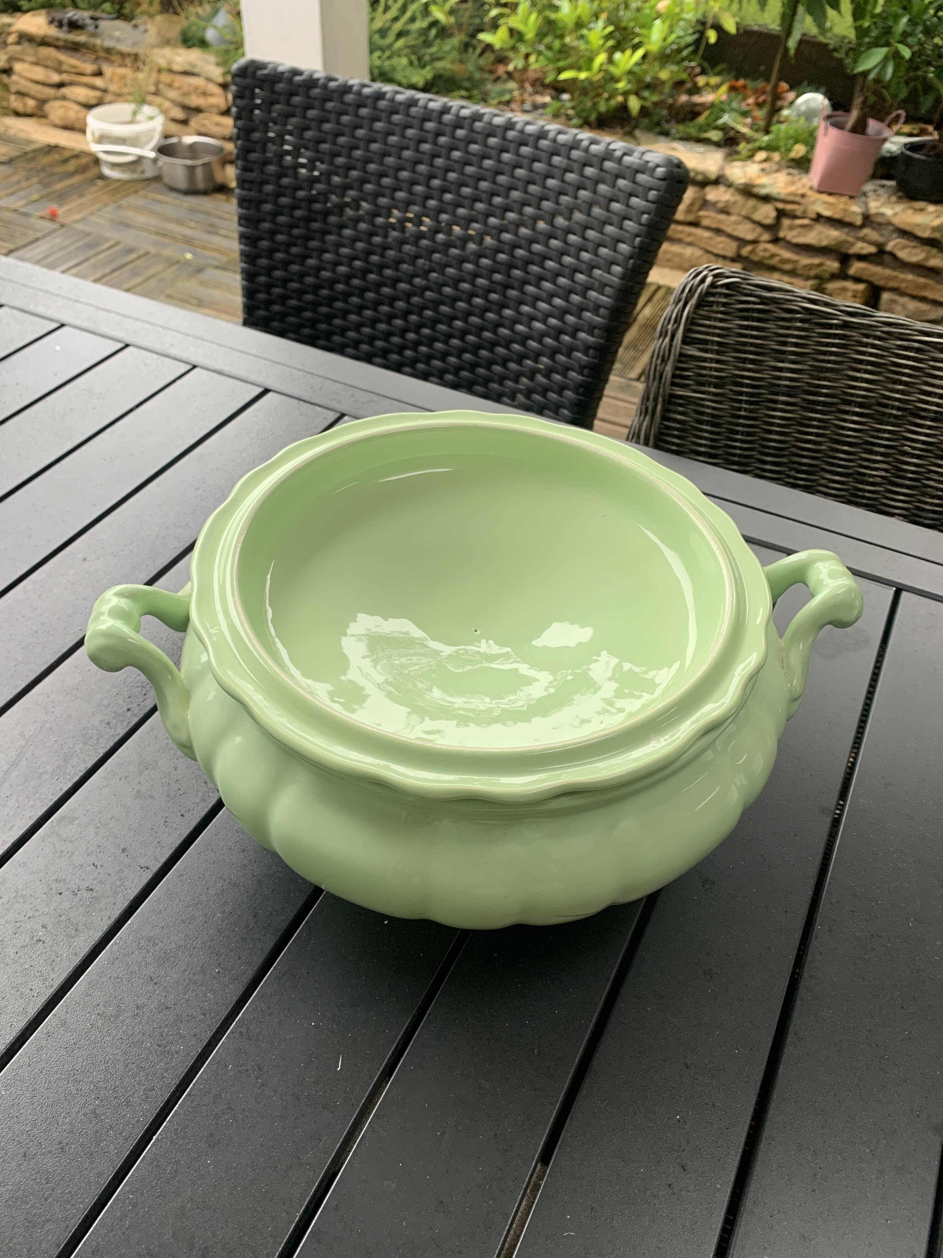 Soupière en faïence de Salins vert mint