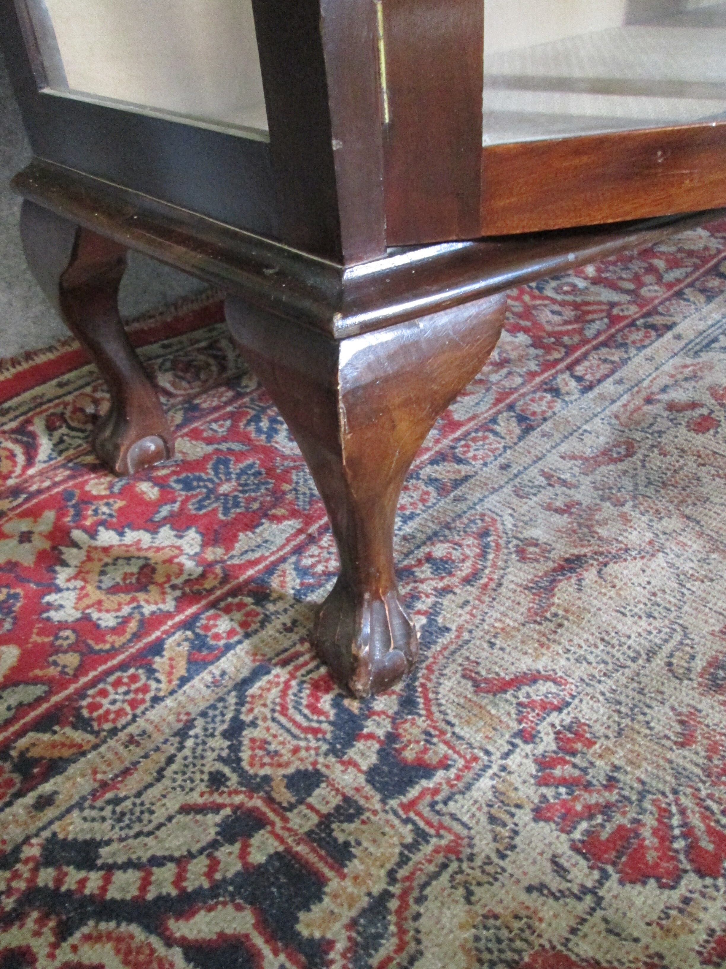 English mahogany showcase from 1920