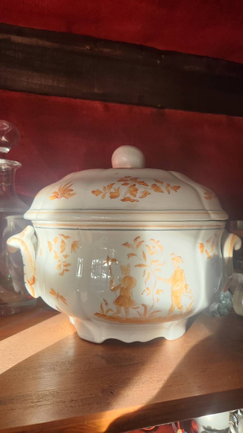 Large covered soup tureen Ollérys – Hand-painted art ceramic