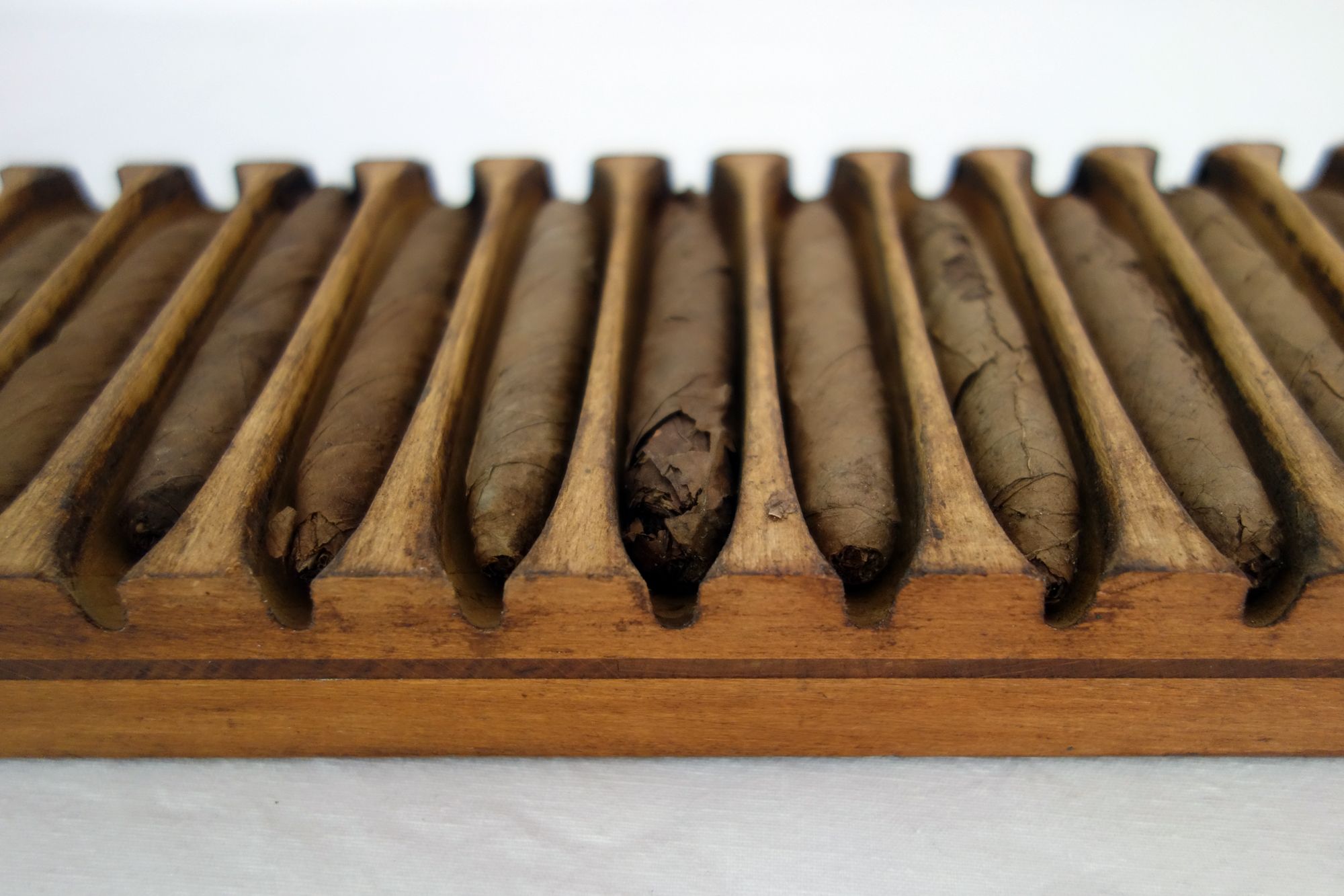 Old Perlu Vorm beech cigar mold or press, Holland circa 1950