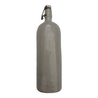Bouteille ancienne en grès vernissé