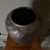 Habitat vase in ceramic black background inspired by Gaudi