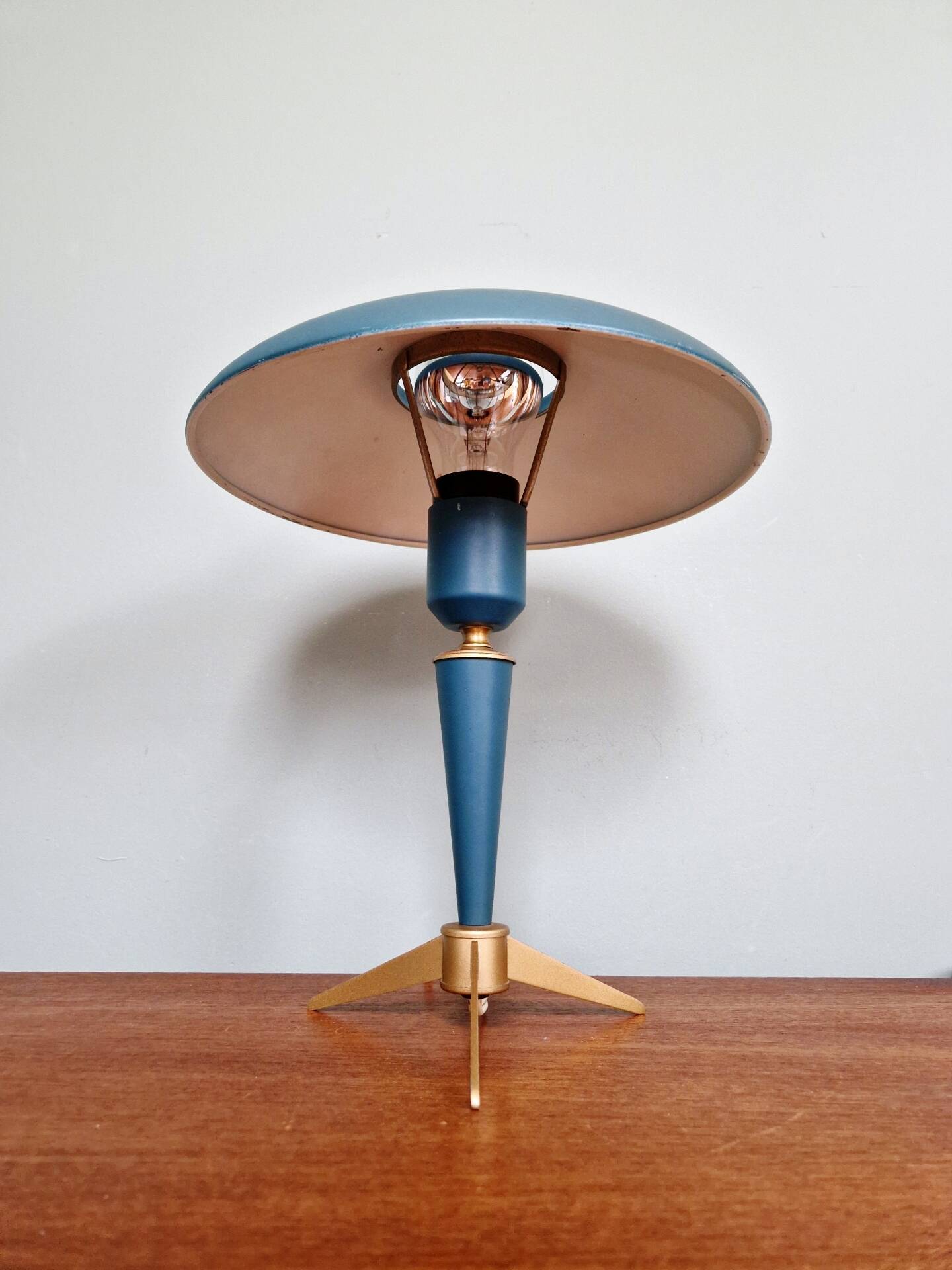 Philips tripod lamp, model Bijou, design by Louis Kalff, 1950