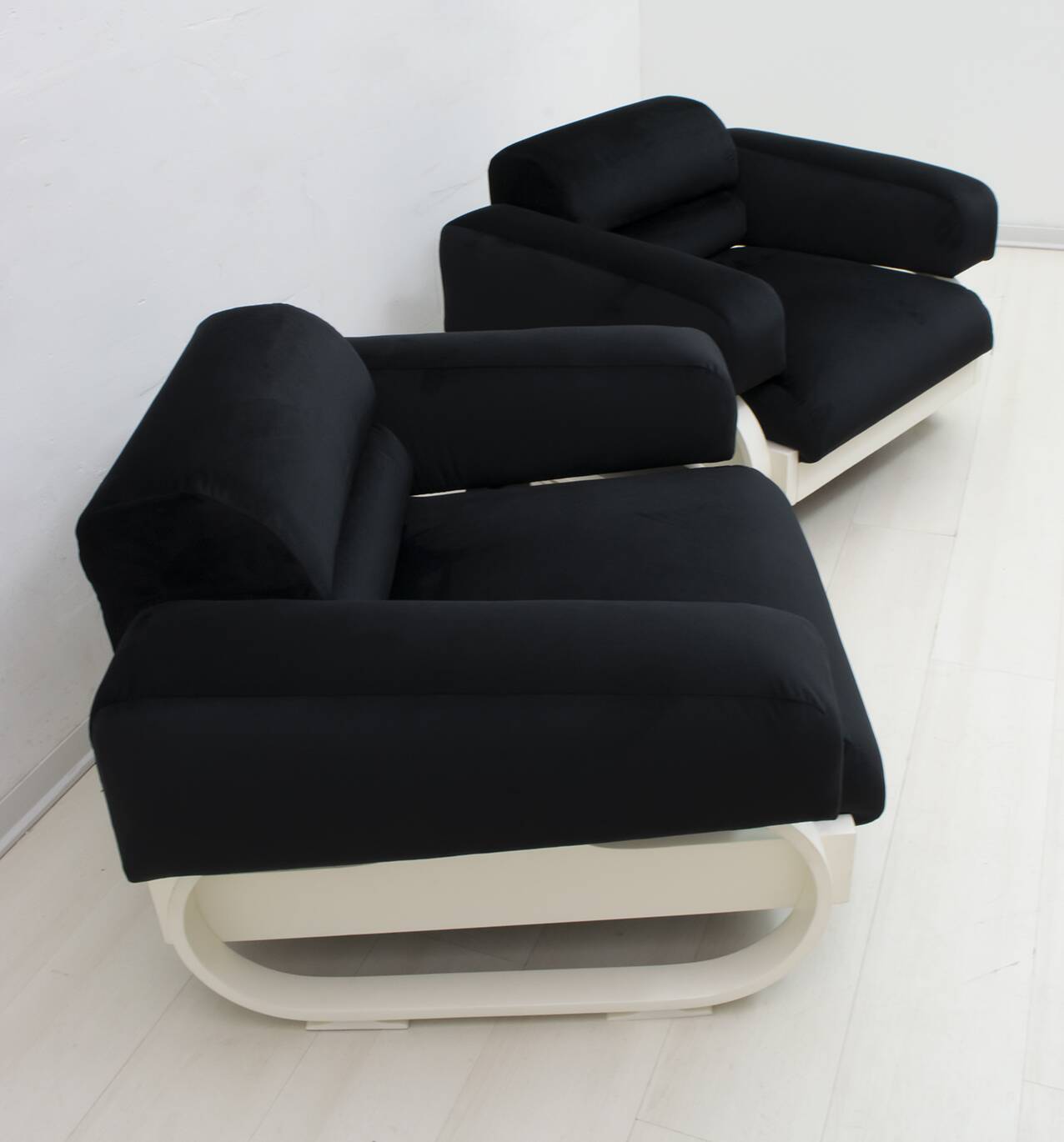 Pair of Mid-Century Modern Italian Velvet Armchairs, 1960s