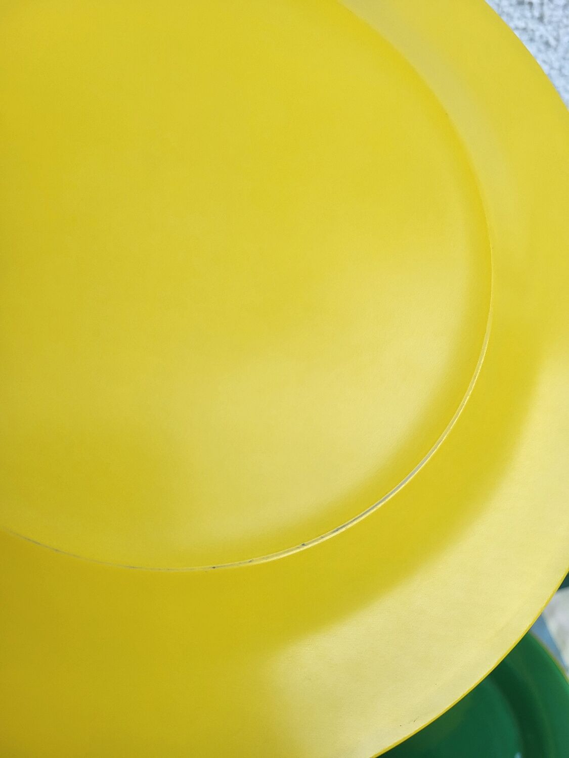 18 assiettes Memphis