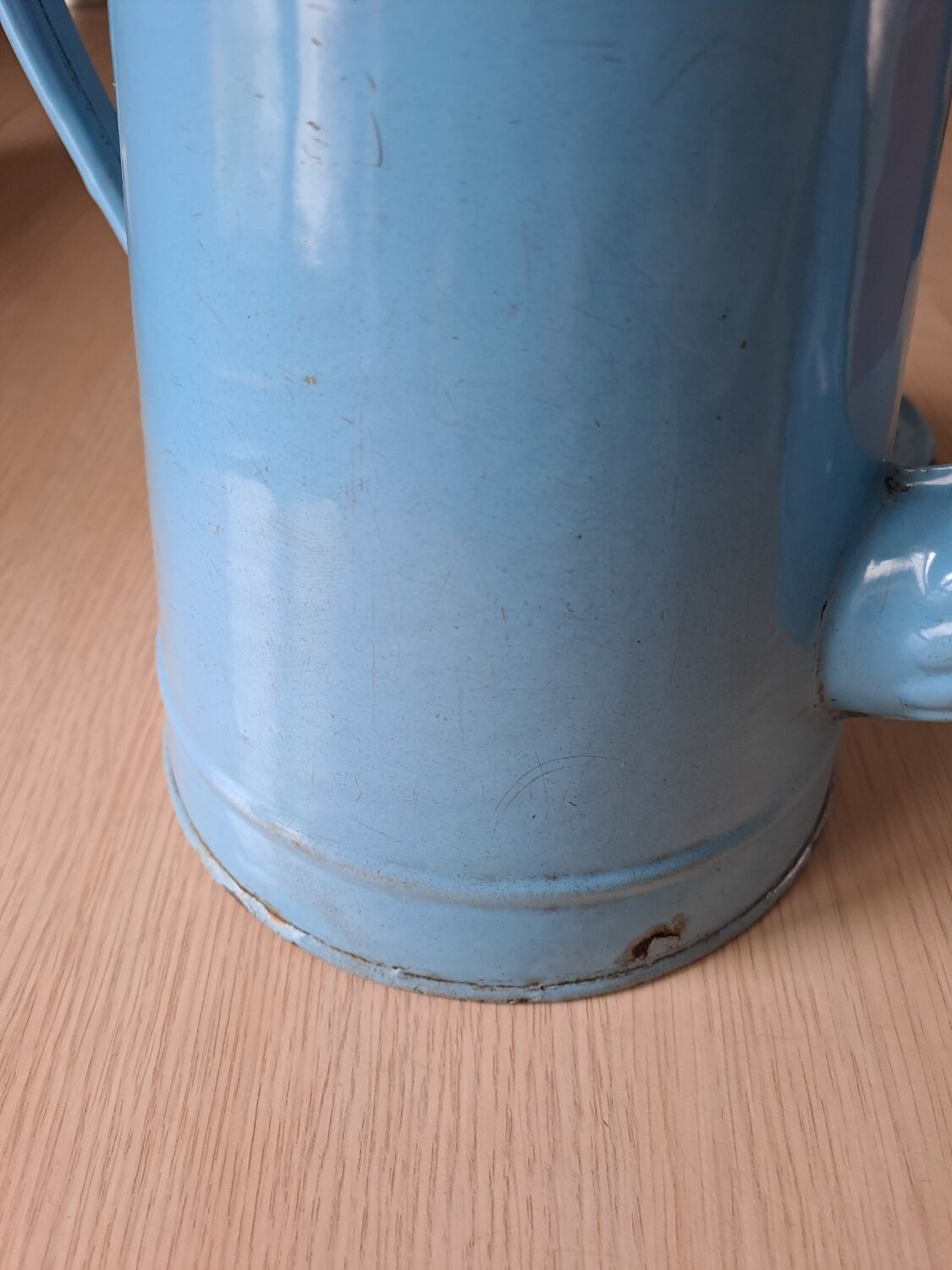 Enamelled sheet metal coffee maker