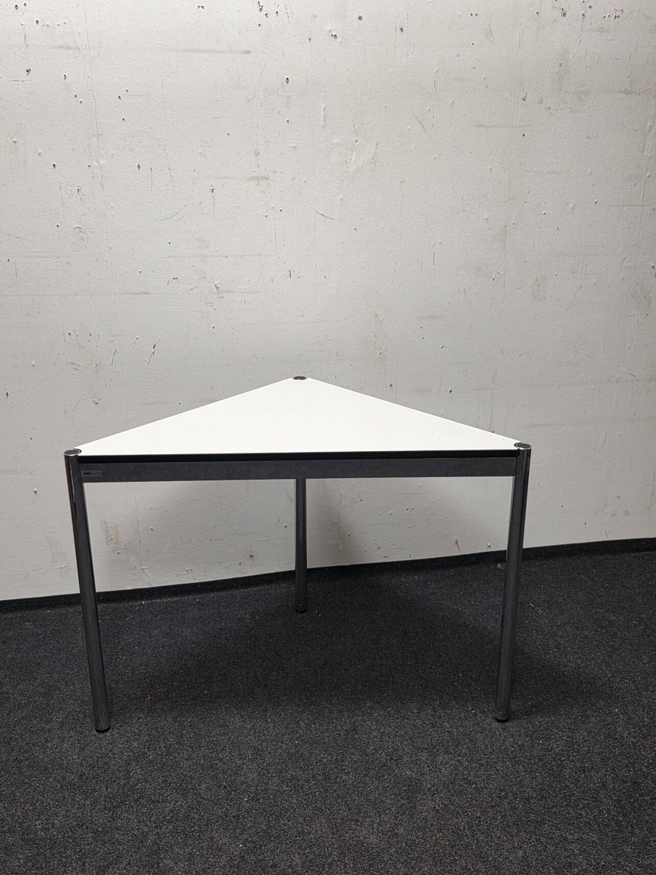 Table triangulaire USM Haller vintage
