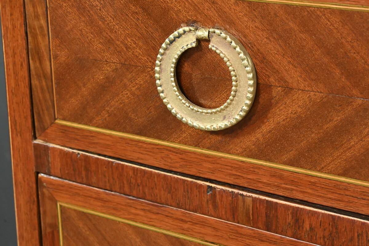 Small Mahogany Chest of Drawers – Part 1 of the 20th Century