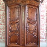 armoire Louis XV galbée du XVIII ème