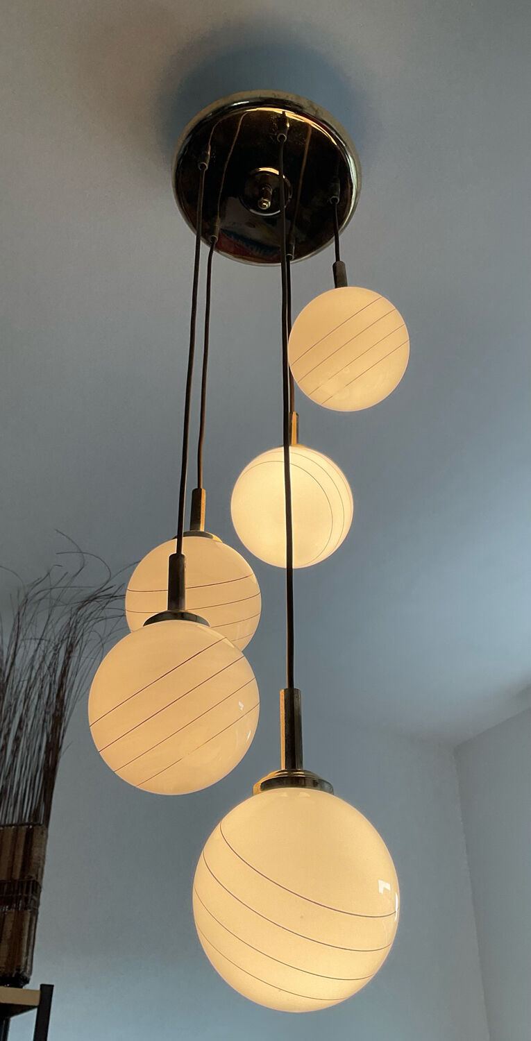 Lustre cascade de globes opaline des années 70