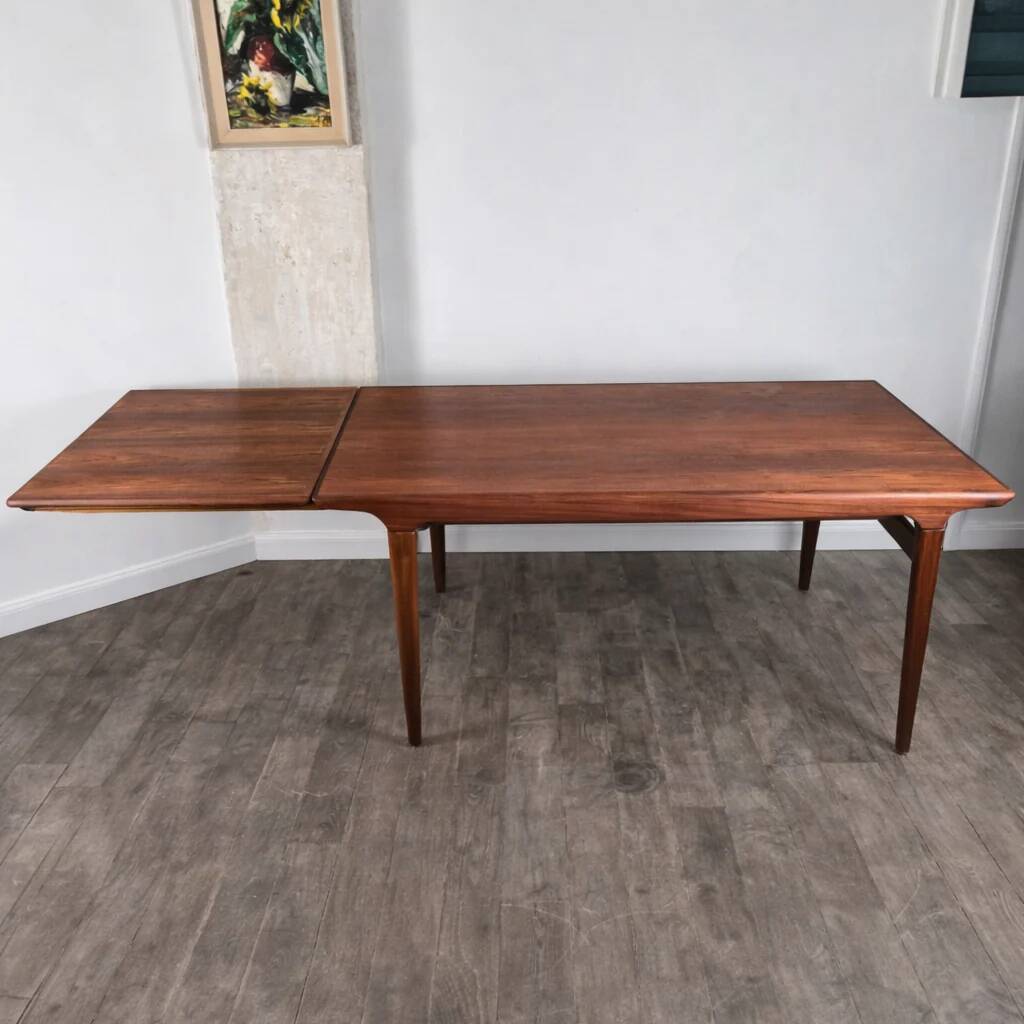 Table à manger en teck avec extension par Johannes Andersen, pour Uldum Møbelfabrik, Danemark, 1960.