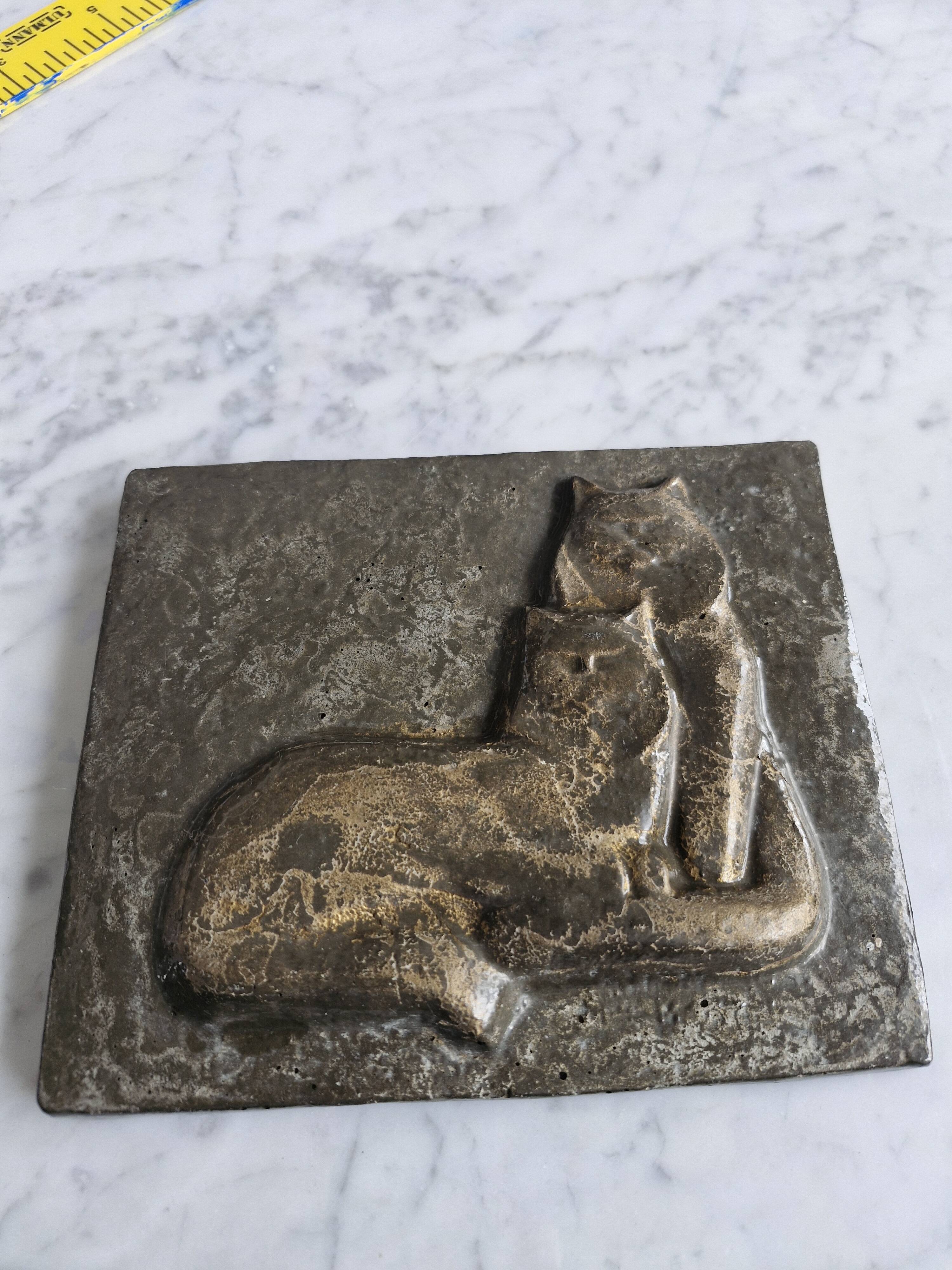 Bas-relief plaque of a rabbit in brown patina, seated cat