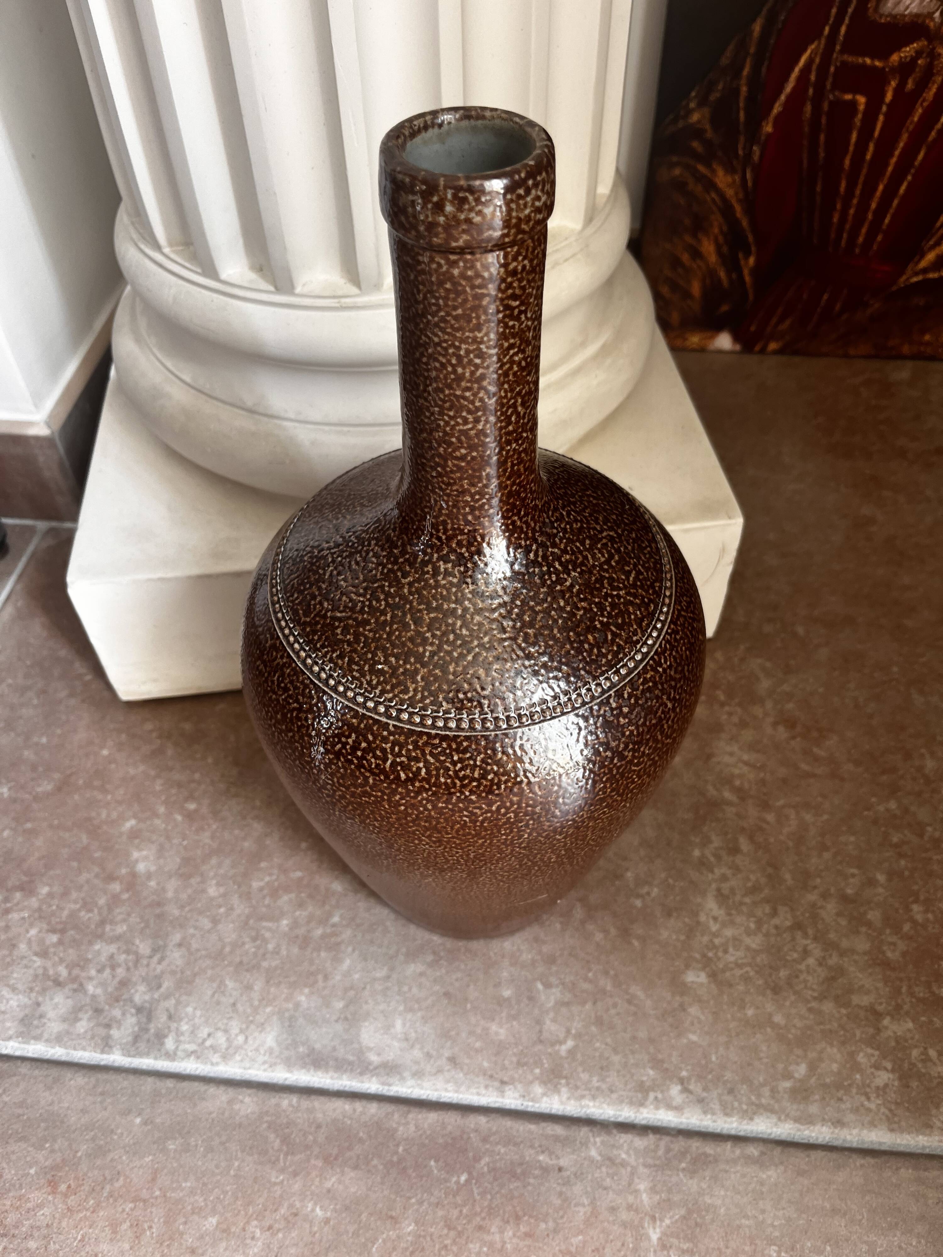 Give me a ceramic jug.