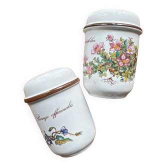 Porcelain pepper shaker set