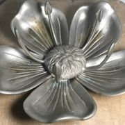 Vintage lotus flower ashtray with 5 removable petals in silver metal