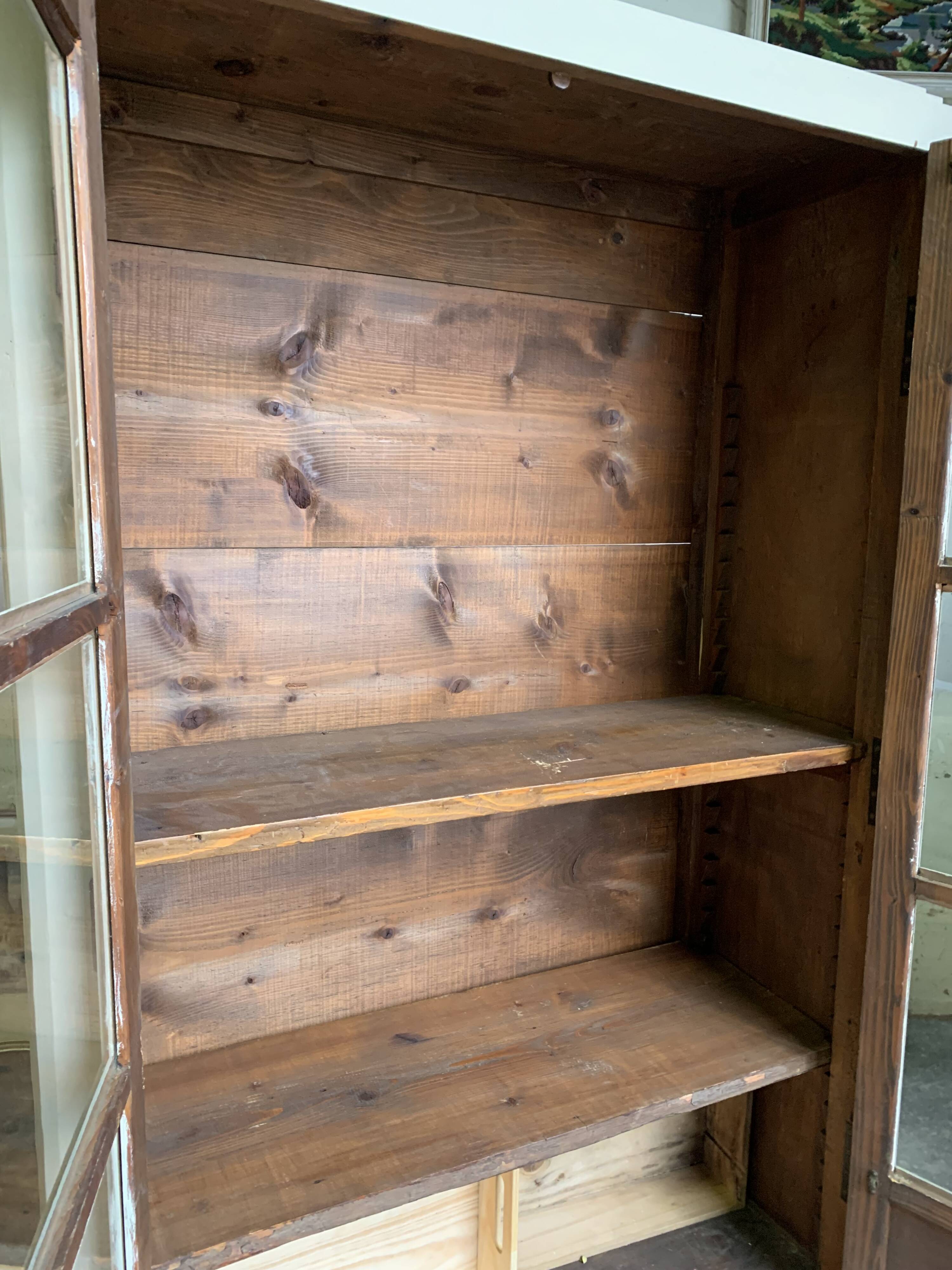 Armoire vaisselier bibliothèque parisienne