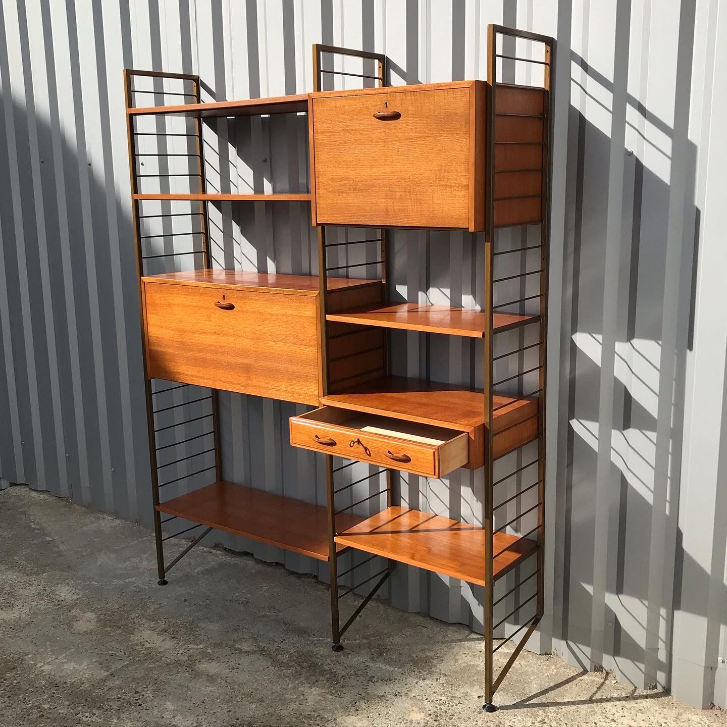 "Ladderax" shelving system Robert Heal edited by Staples 1970