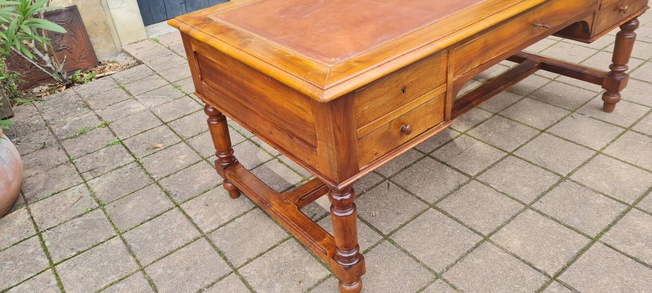 large Louis Philippe desk in walnut from the 19th century