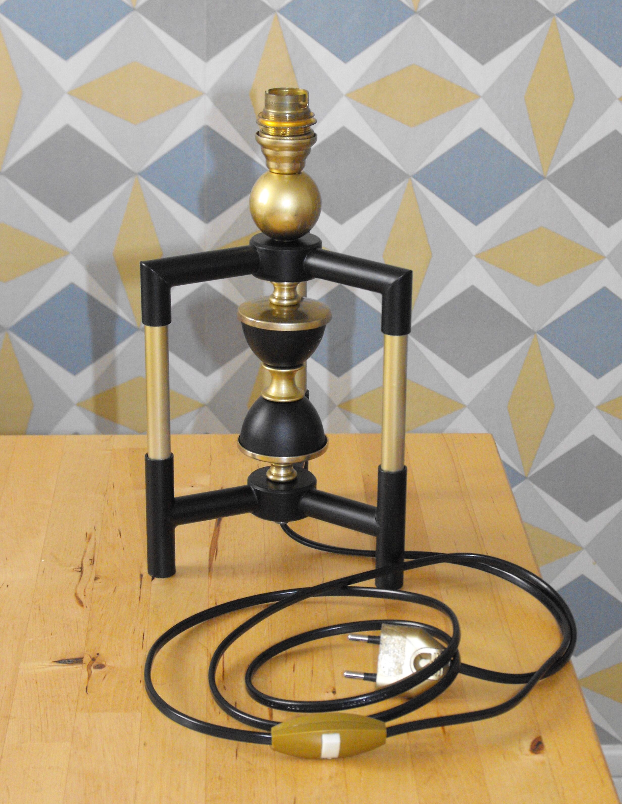 Lamp to pose 70s black and gold
